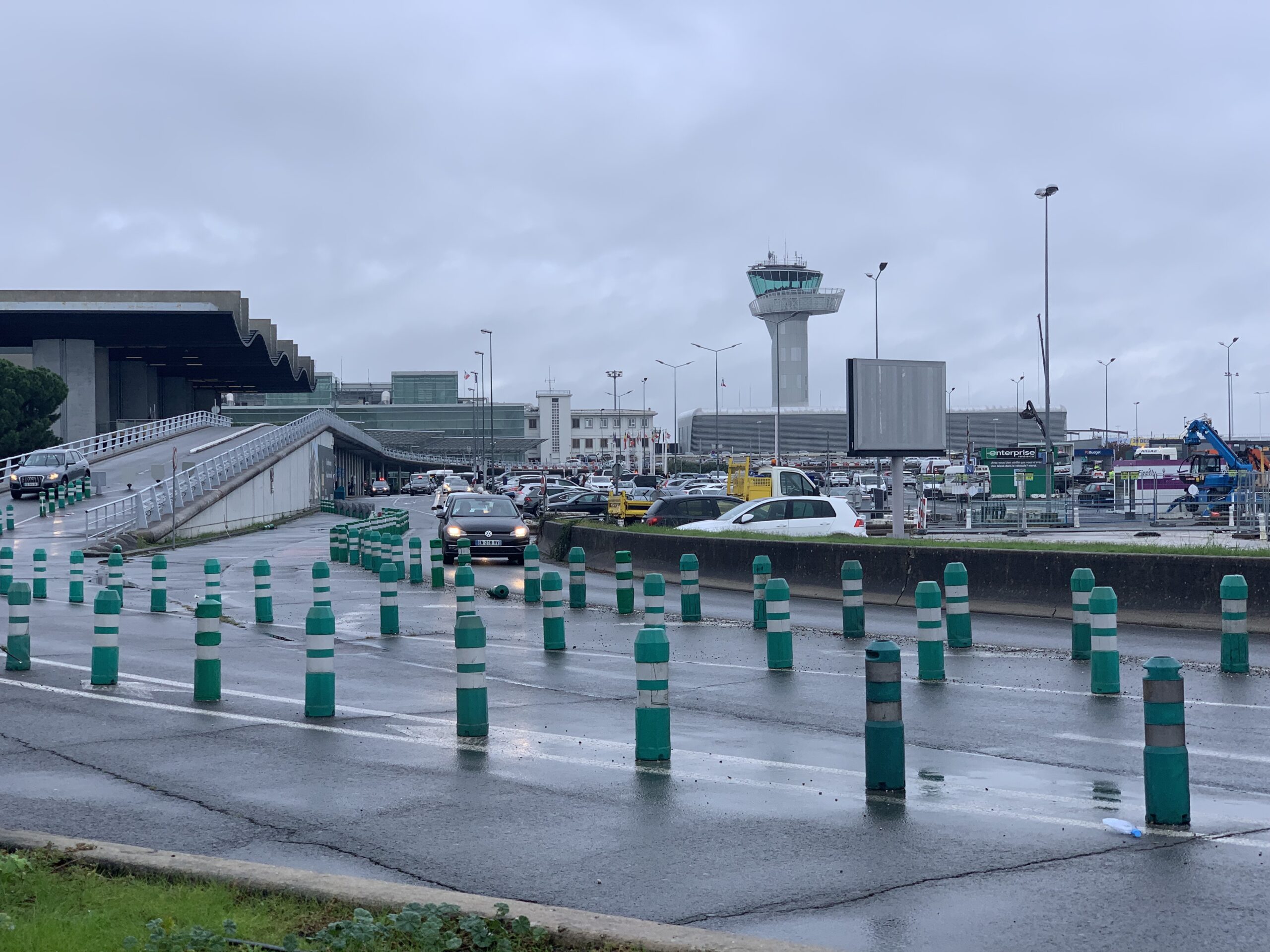 Prix taxi aéroport Bordeaux : comparatif et alternatives VTC