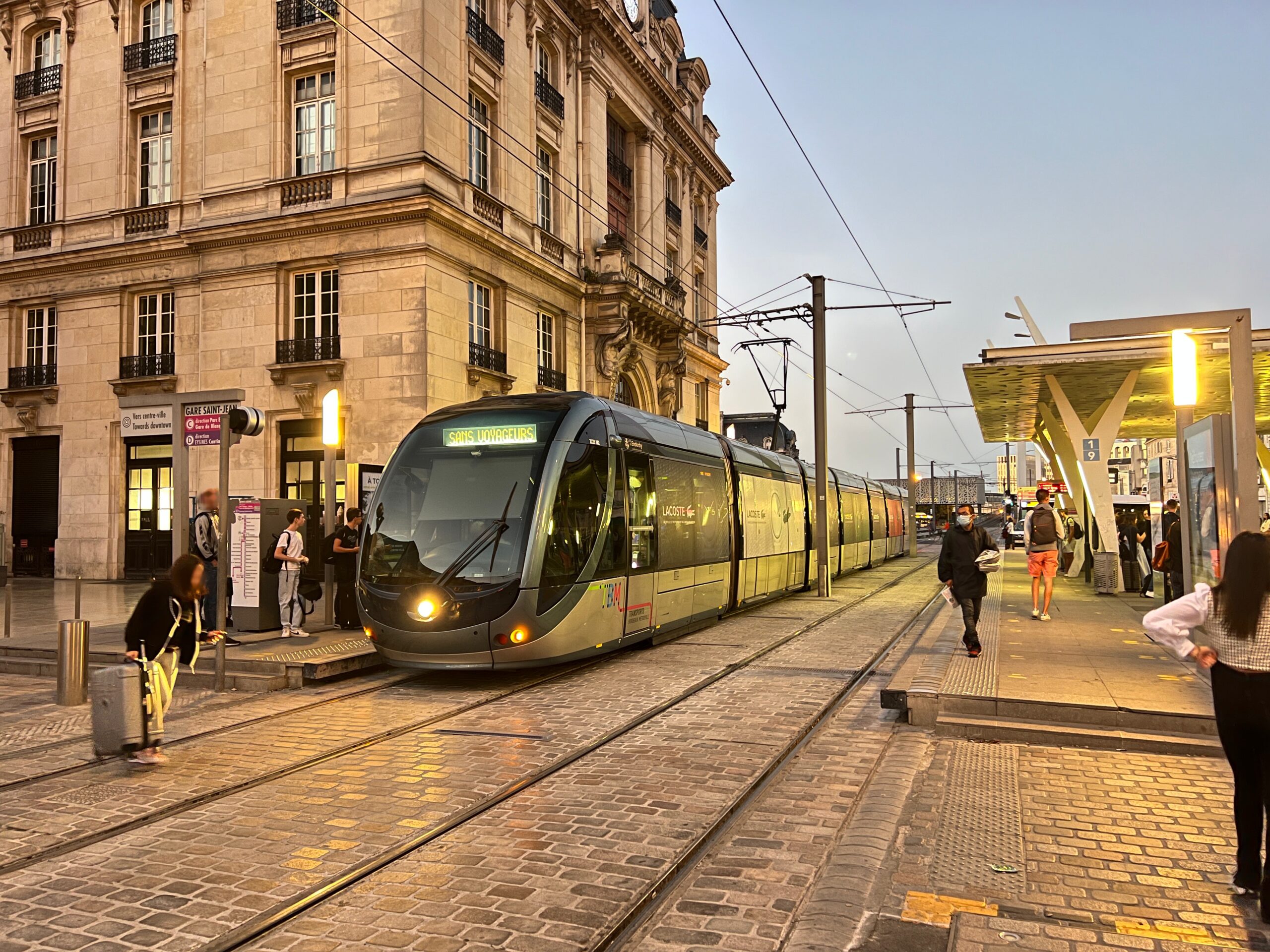 Taxi gare Saint-Jean Bordeaux : alternatives et comparatif